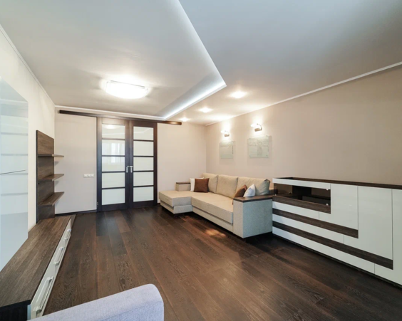 Трехкомнатная квартира в аренду на длительный срок. Жуковского 2