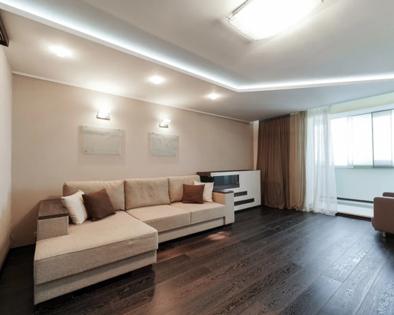 Трехкомнатная квартира в аренду на длительный срок. Жуковского 2