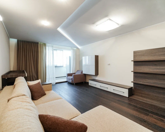 Трехкомнатная квартира в аренду на длительный срок. Жуковского 2