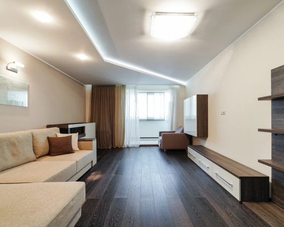 Трехкомнатная квартира в аренду на длительный срок. Жуковского 2