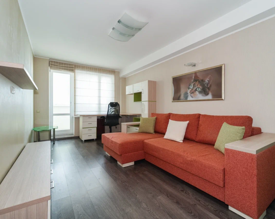 Трехкомнатная квартира в аренду на длительный срок. Жуковского 2