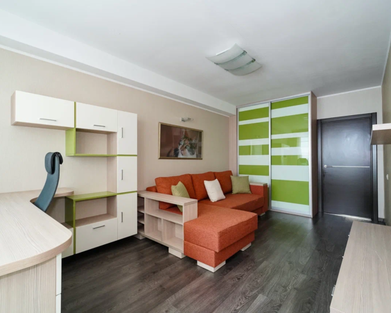 Трехкомнатная квартира в аренду на длительный срок. Жуковского 2