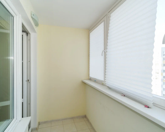 Трехкомнатная квартира в аренду на длительный срок. Жуковского 2