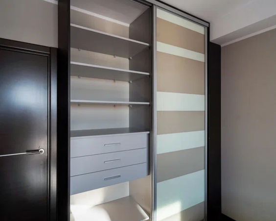 Трехкомнатная квартира в аренду на длительный срок. Жуковского 2