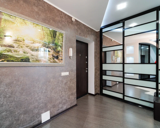 Трехкомнатная квартира в аренду на длительный срок. Жуковского 2