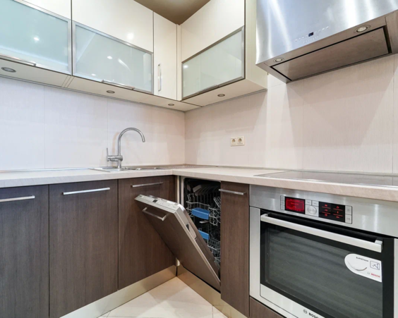 Трехкомнатная квартира в аренду на длительный срок. Жуковского 2