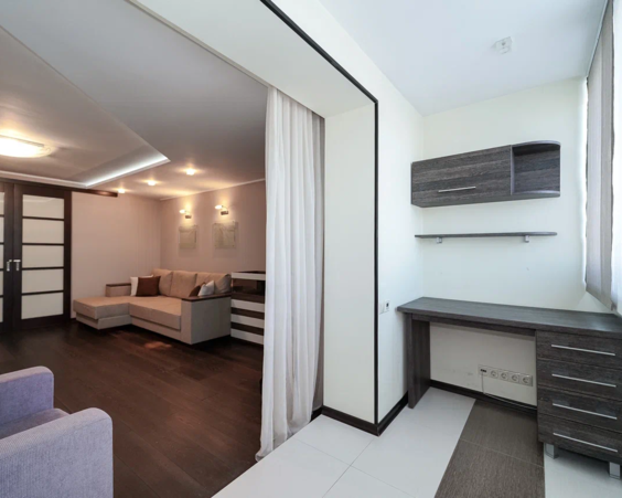 Трехкомнатная квартира в аренду на длительный срок. Жуковского 2