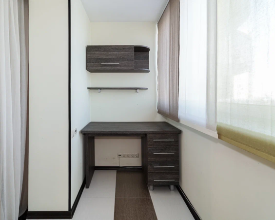 Трехкомнатная квартира в аренду на длительный срок. Жуковского 2